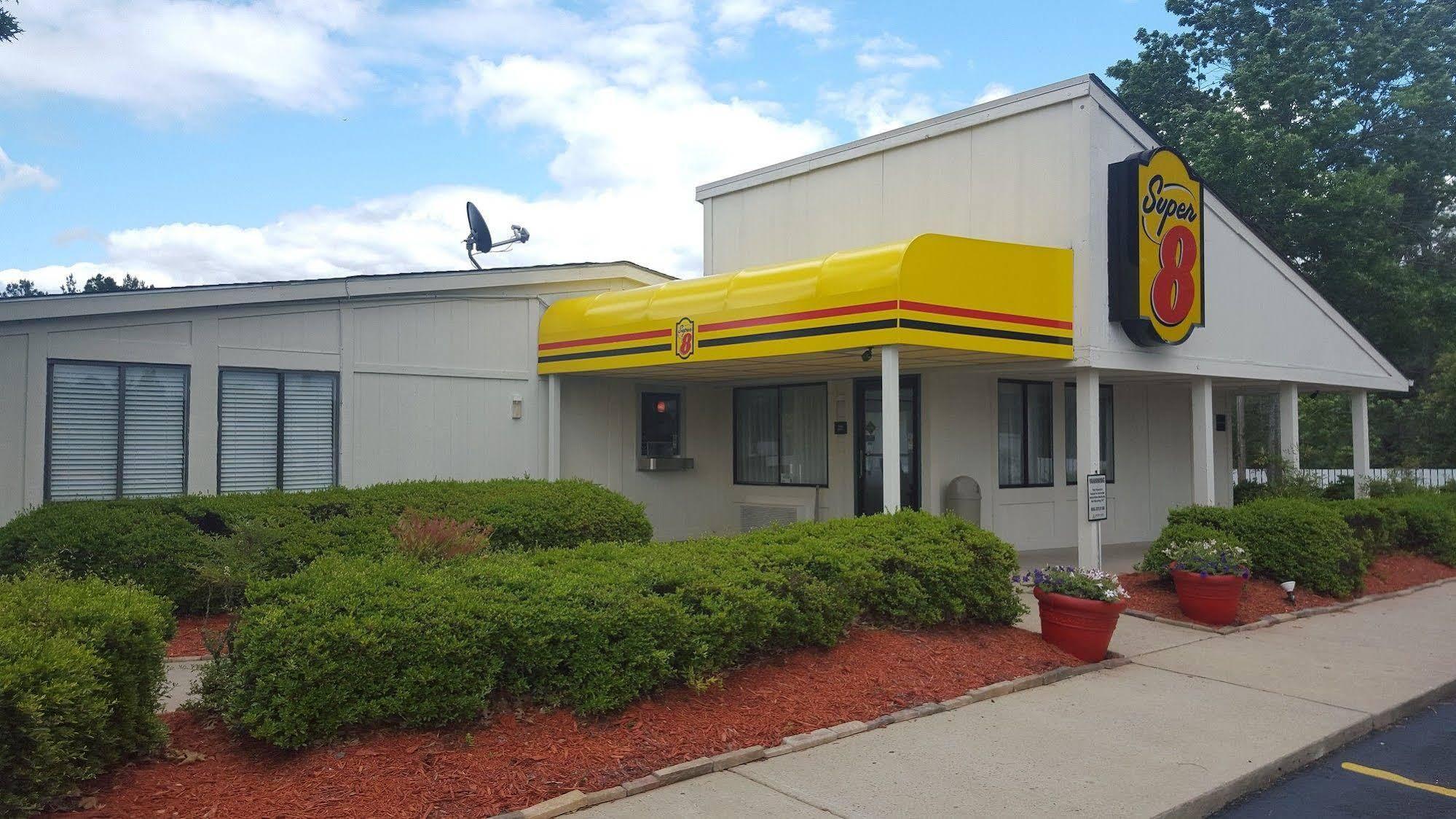 Super 8 by Wyndham Aberdeen Southern Pines Exterior foto