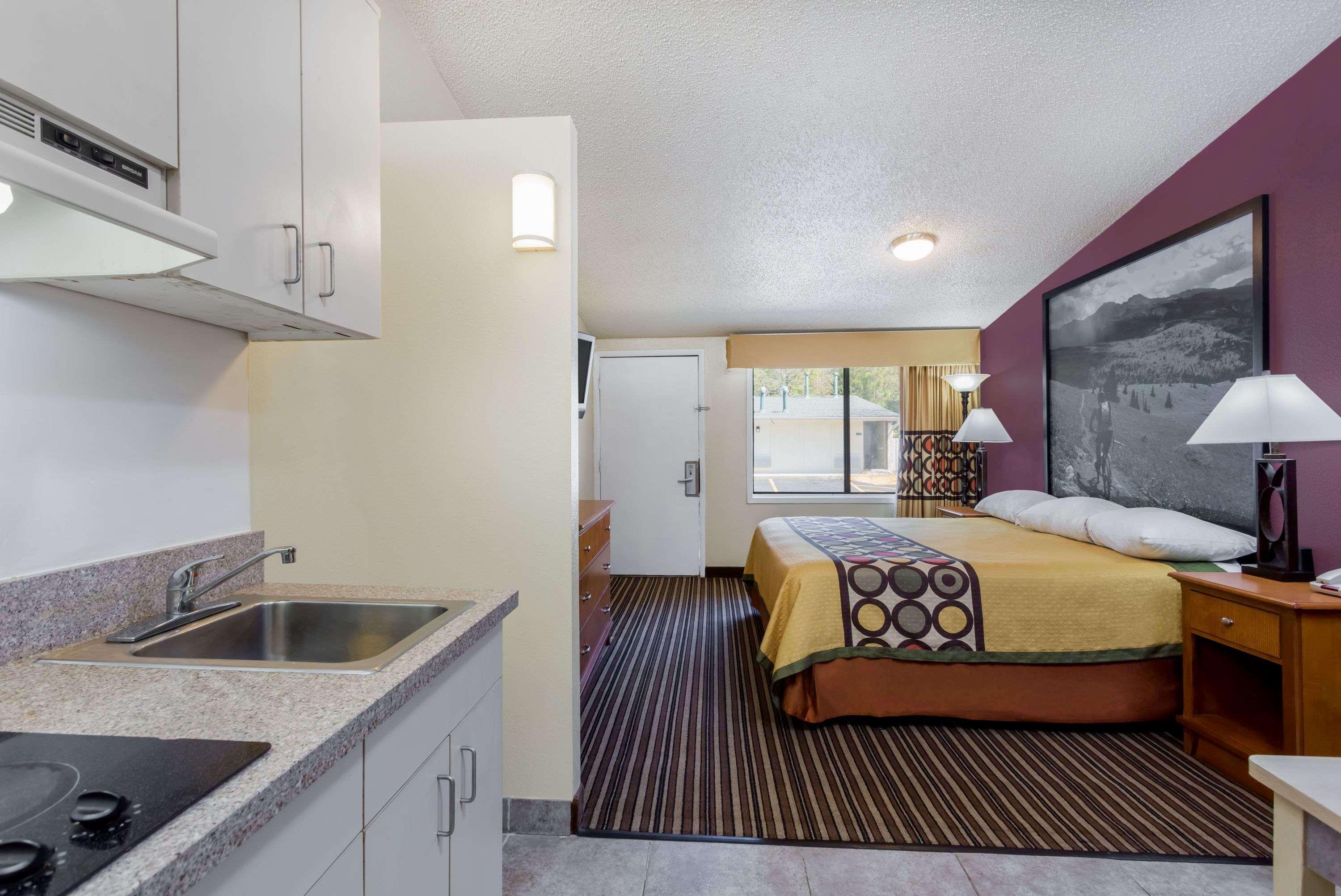 Super 8 by Wyndham Aberdeen Southern Pines Exterior foto