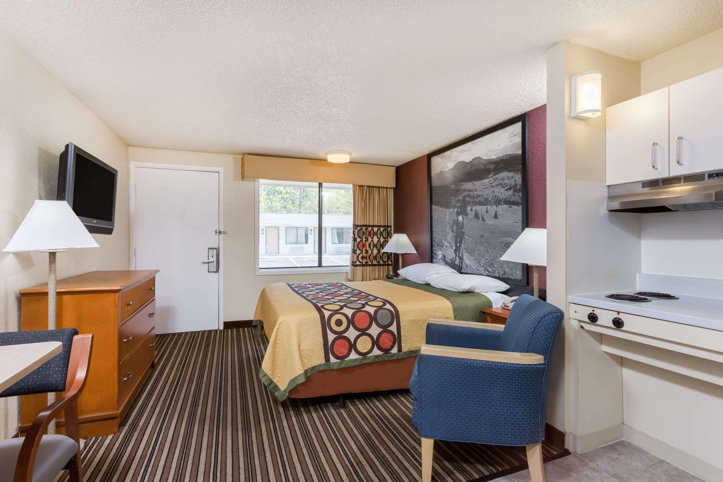 Super 8 by Wyndham Aberdeen Southern Pines Exterior foto