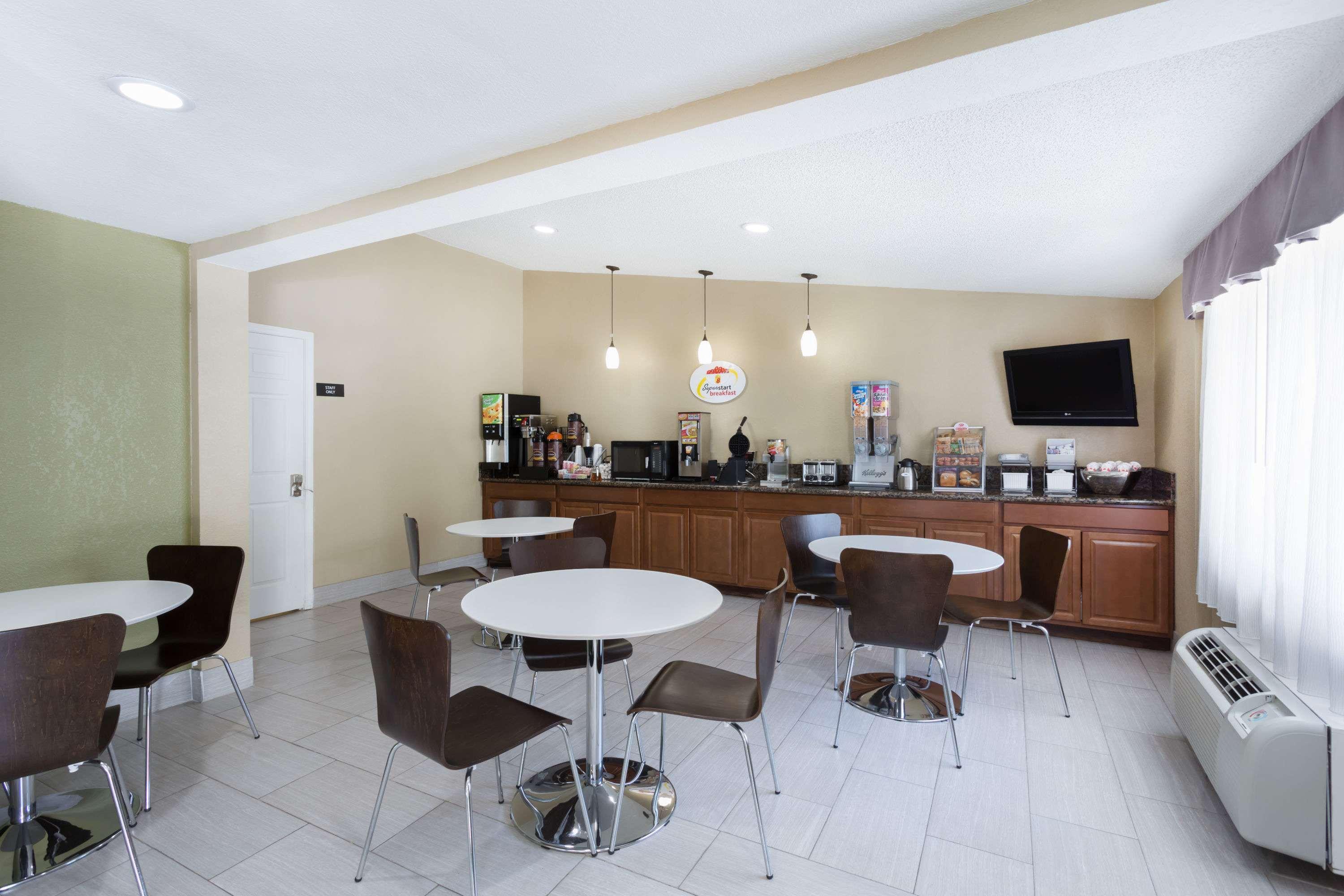 Super 8 by Wyndham Aberdeen Southern Pines Exterior foto