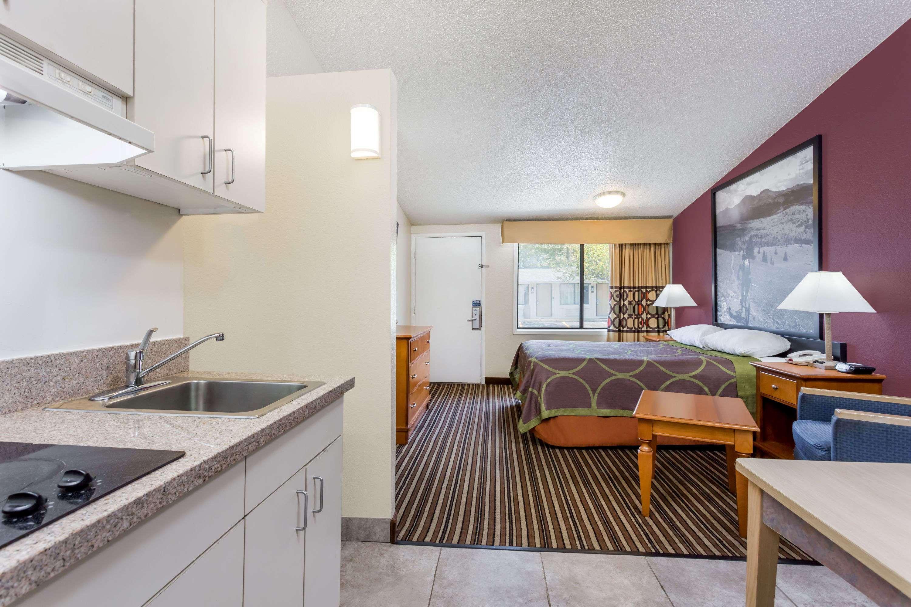 Super 8 by Wyndham Aberdeen Southern Pines Exterior foto