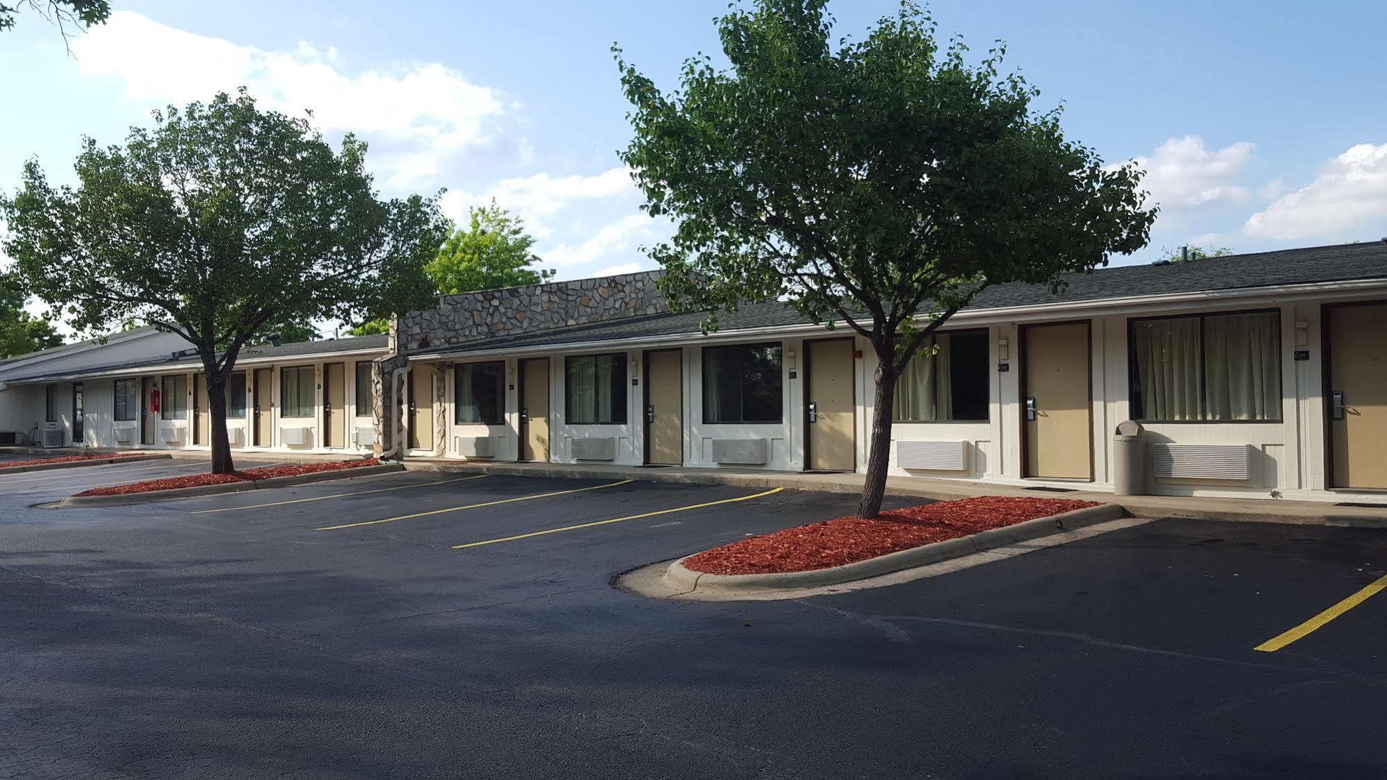 Super 8 by Wyndham Aberdeen Southern Pines Exterior foto