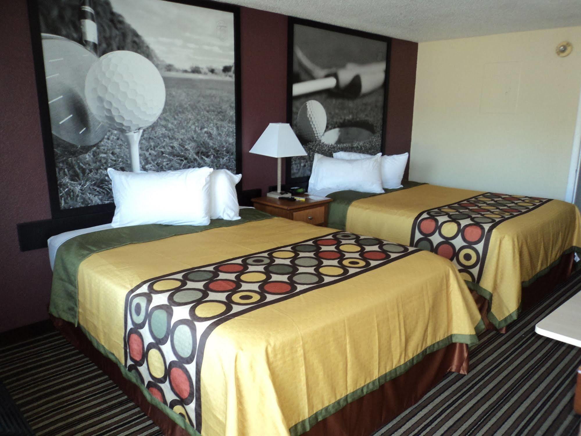 Super 8 by Wyndham Aberdeen Southern Pines Exterior foto